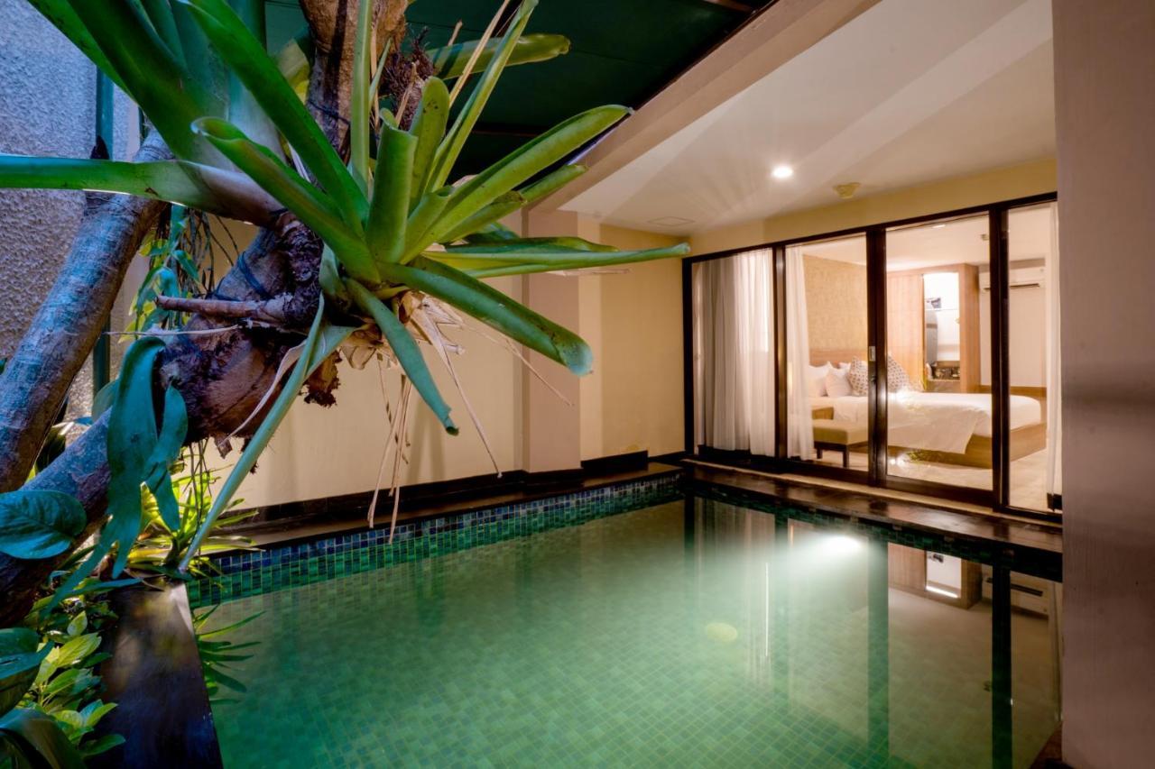 Отель Cross Vibe Paasha Atelier Bali Kuta Кута Экстерьер фото