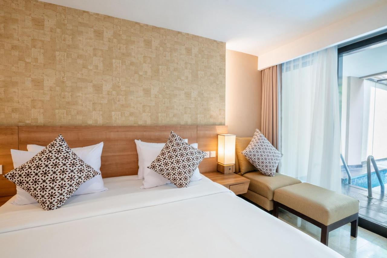Отель Cross Vibe Paasha Atelier Bali Kuta Кута Экстерьер фото