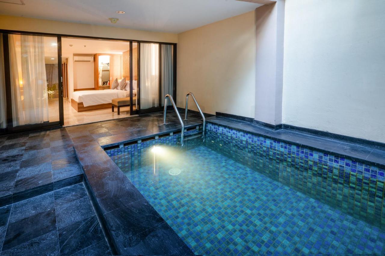 Отель Cross Vibe Paasha Atelier Bali Kuta Кута Экстерьер фото