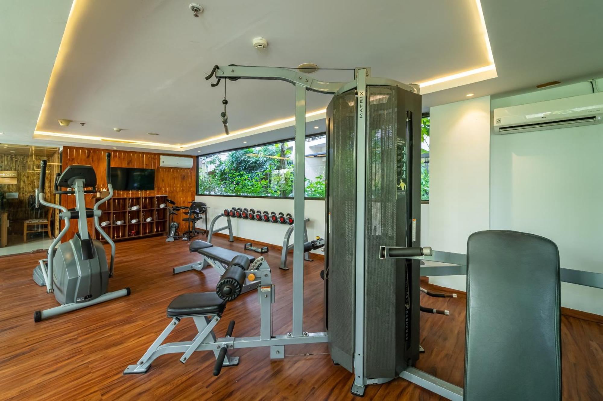 Отель Cross Vibe Paasha Atelier Bali Kuta Кута Экстерьер фото