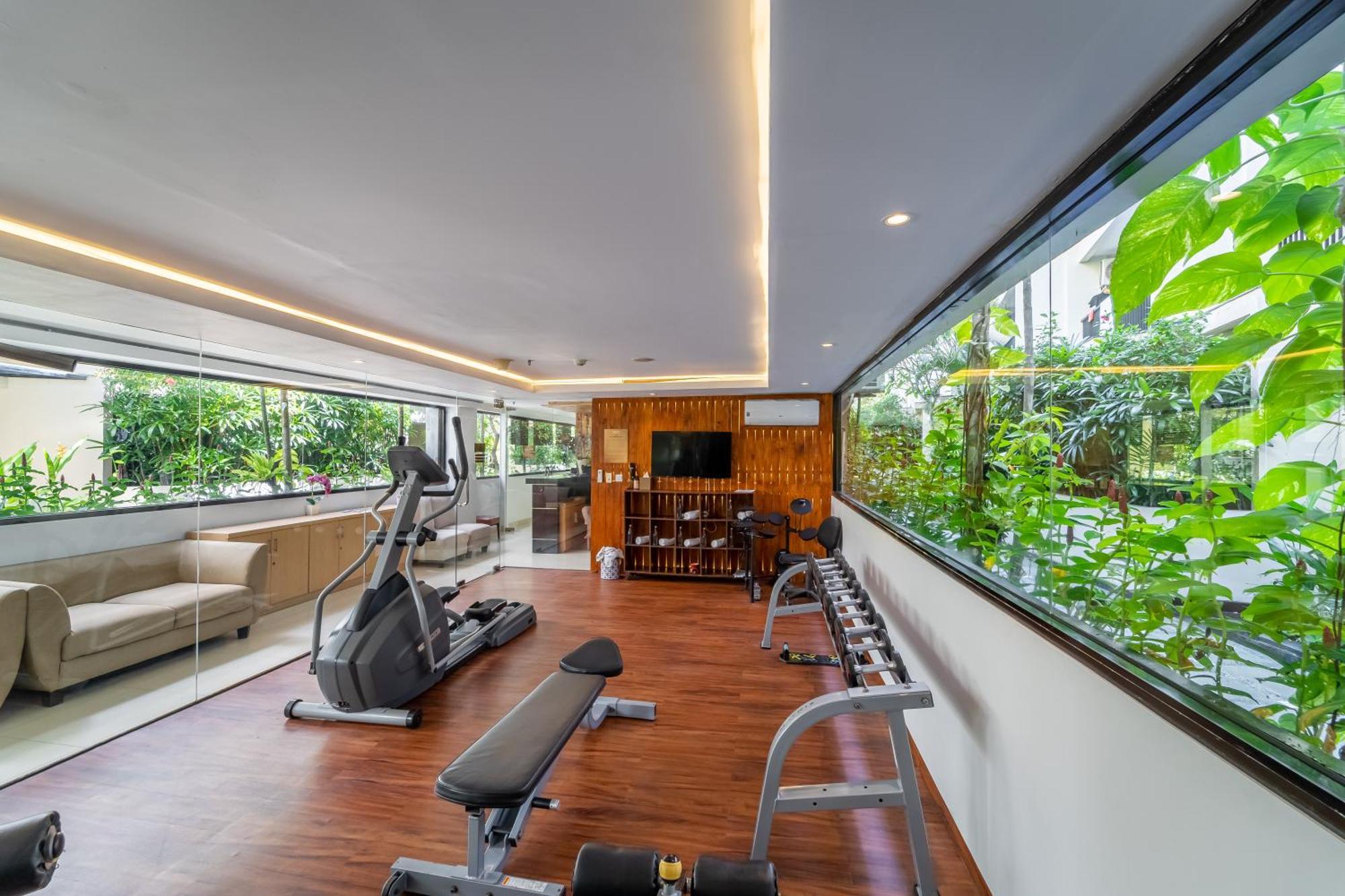 Отель Cross Vibe Paasha Atelier Bali Kuta Кута Экстерьер фото