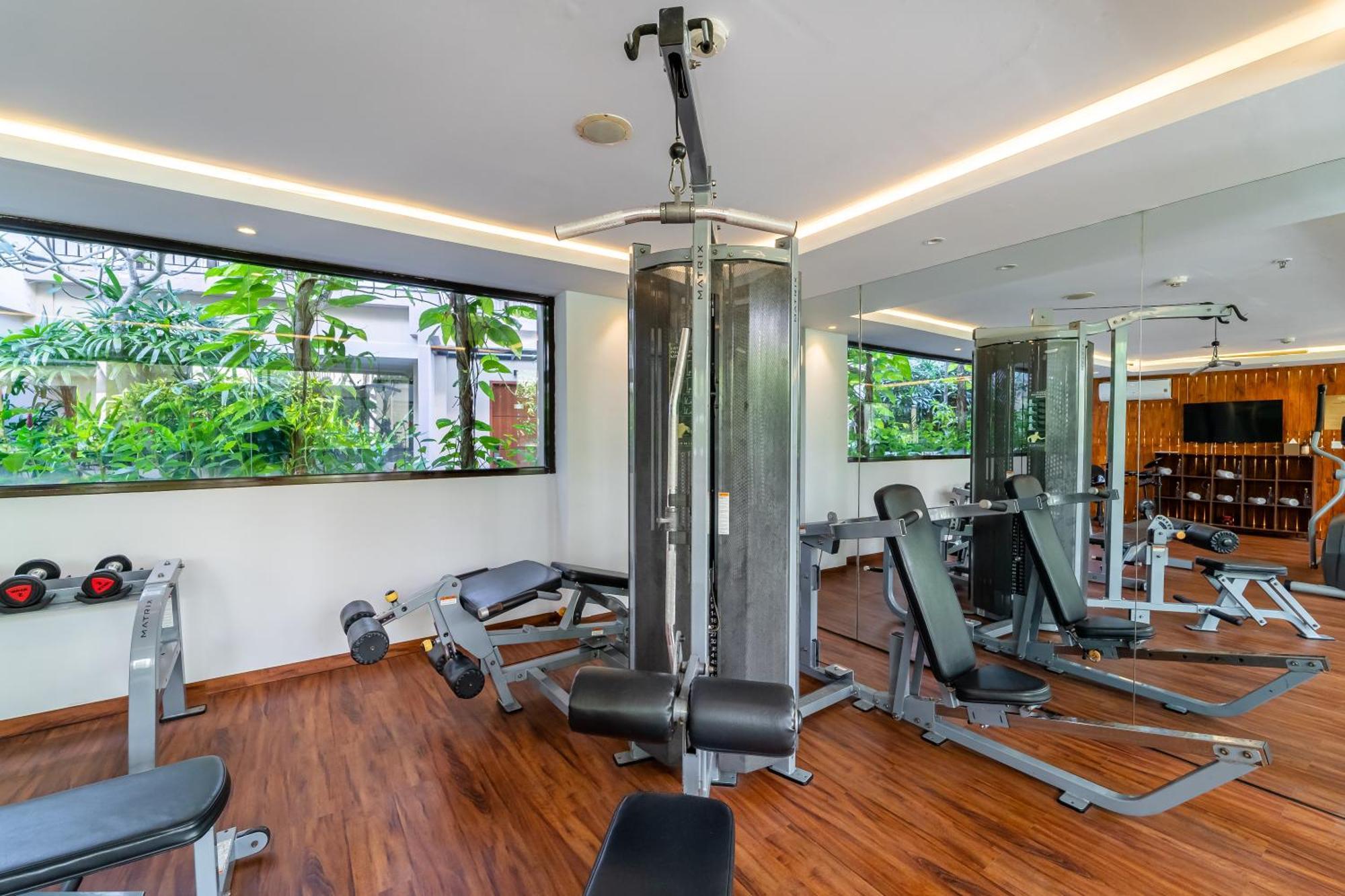 Отель Cross Vibe Paasha Atelier Bali Kuta Кута Экстерьер фото