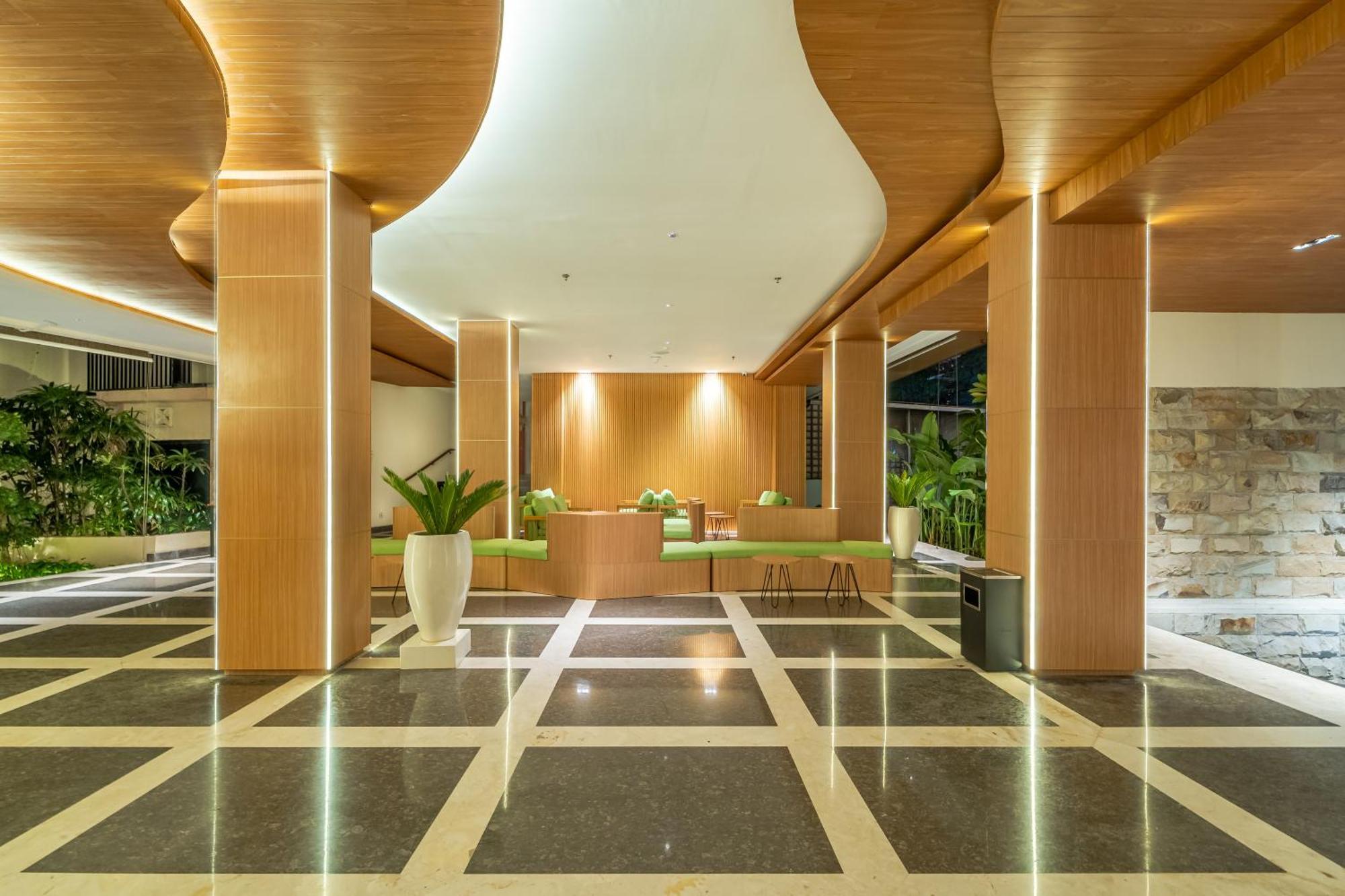 Отель Cross Vibe Paasha Atelier Bali Kuta Кута Экстерьер фото