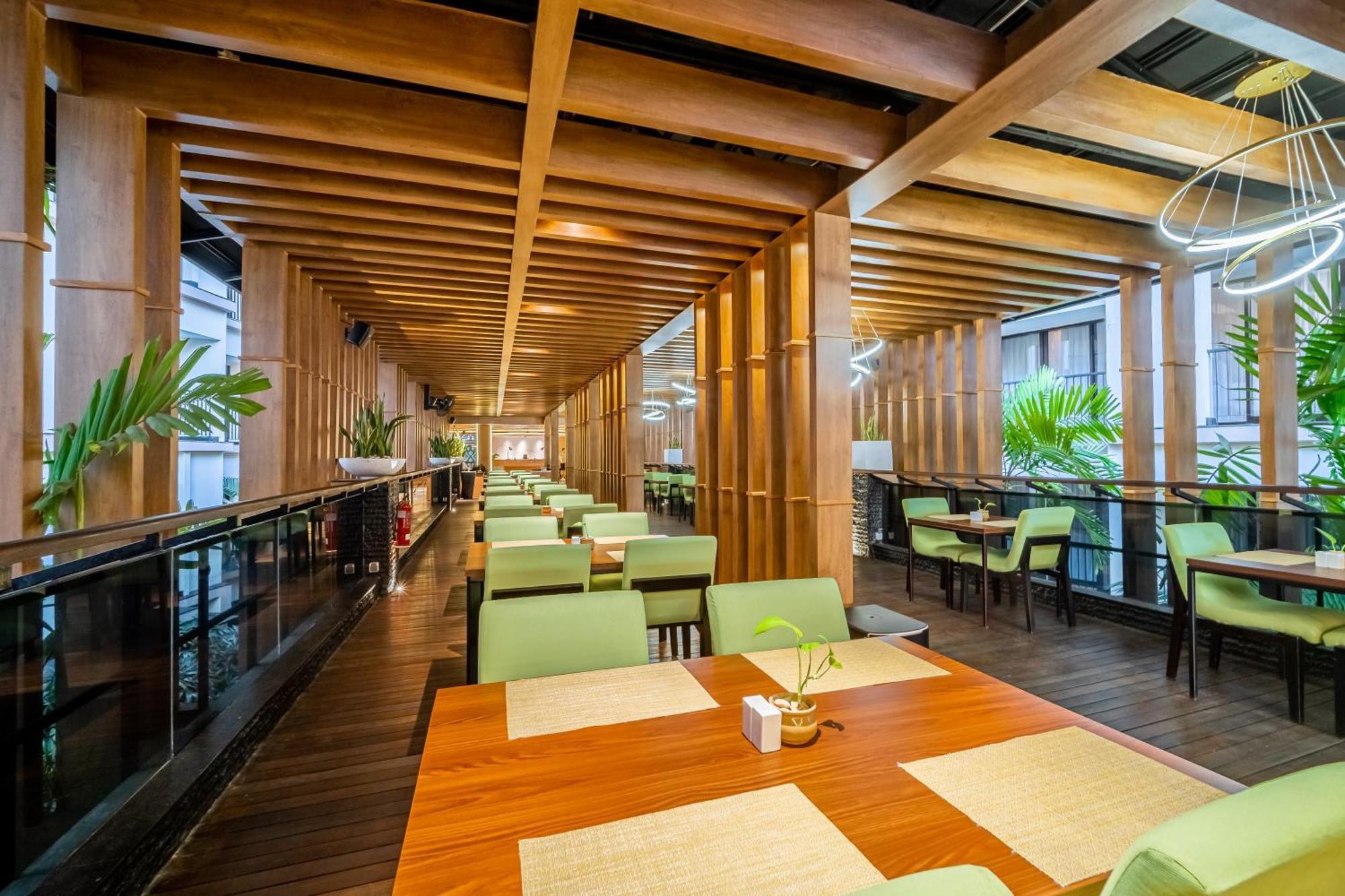 Отель Cross Vibe Paasha Atelier Bali Kuta Кута Экстерьер фото