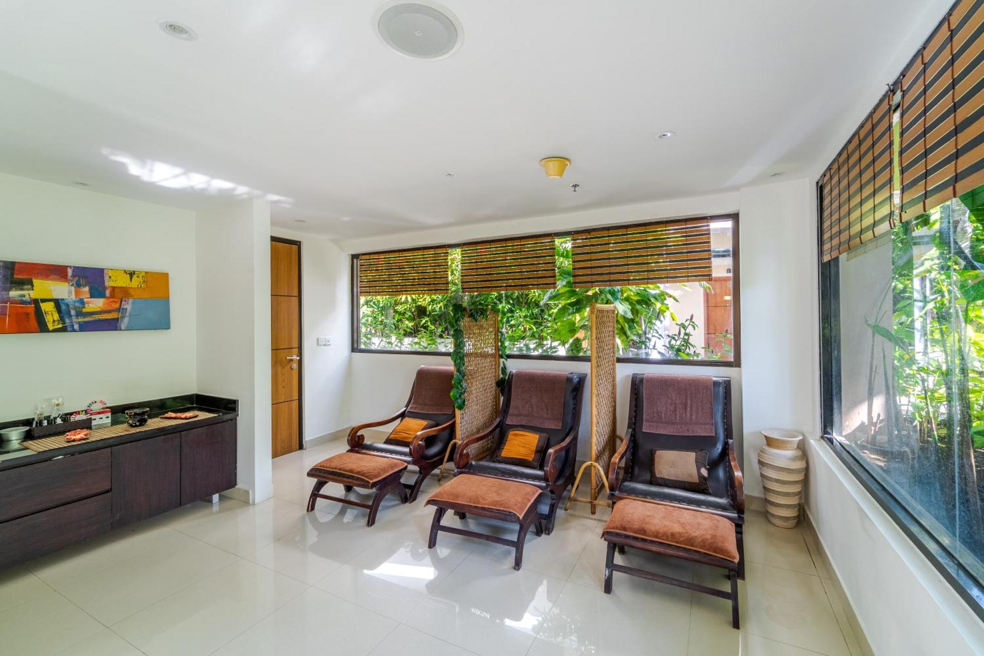 Отель Cross Vibe Paasha Atelier Bali Kuta Кута Экстерьер фото