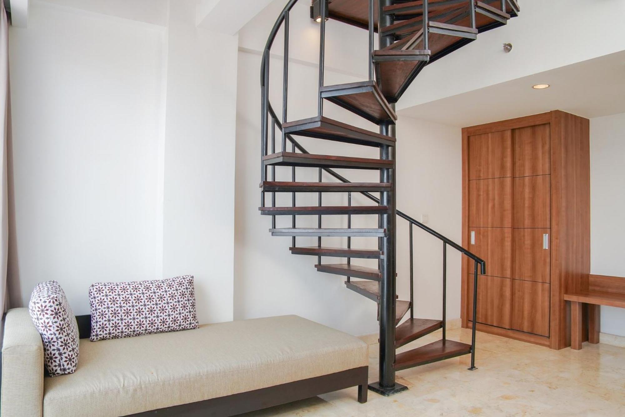 Отель Cross Vibe Paasha Atelier Bali Kuta Кута Экстерьер фото