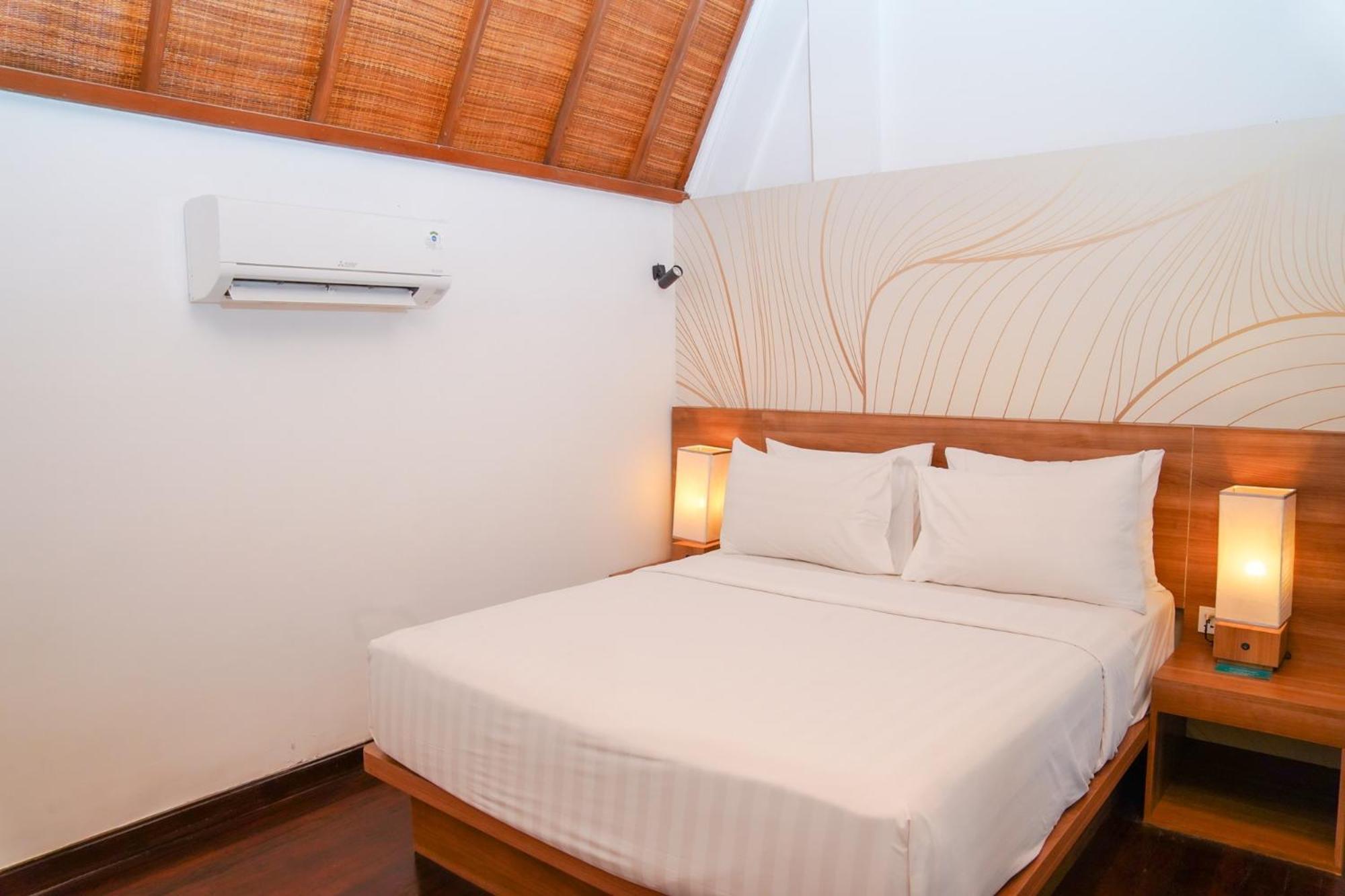 Отель Cross Vibe Paasha Atelier Bali Kuta Кута Экстерьер фото