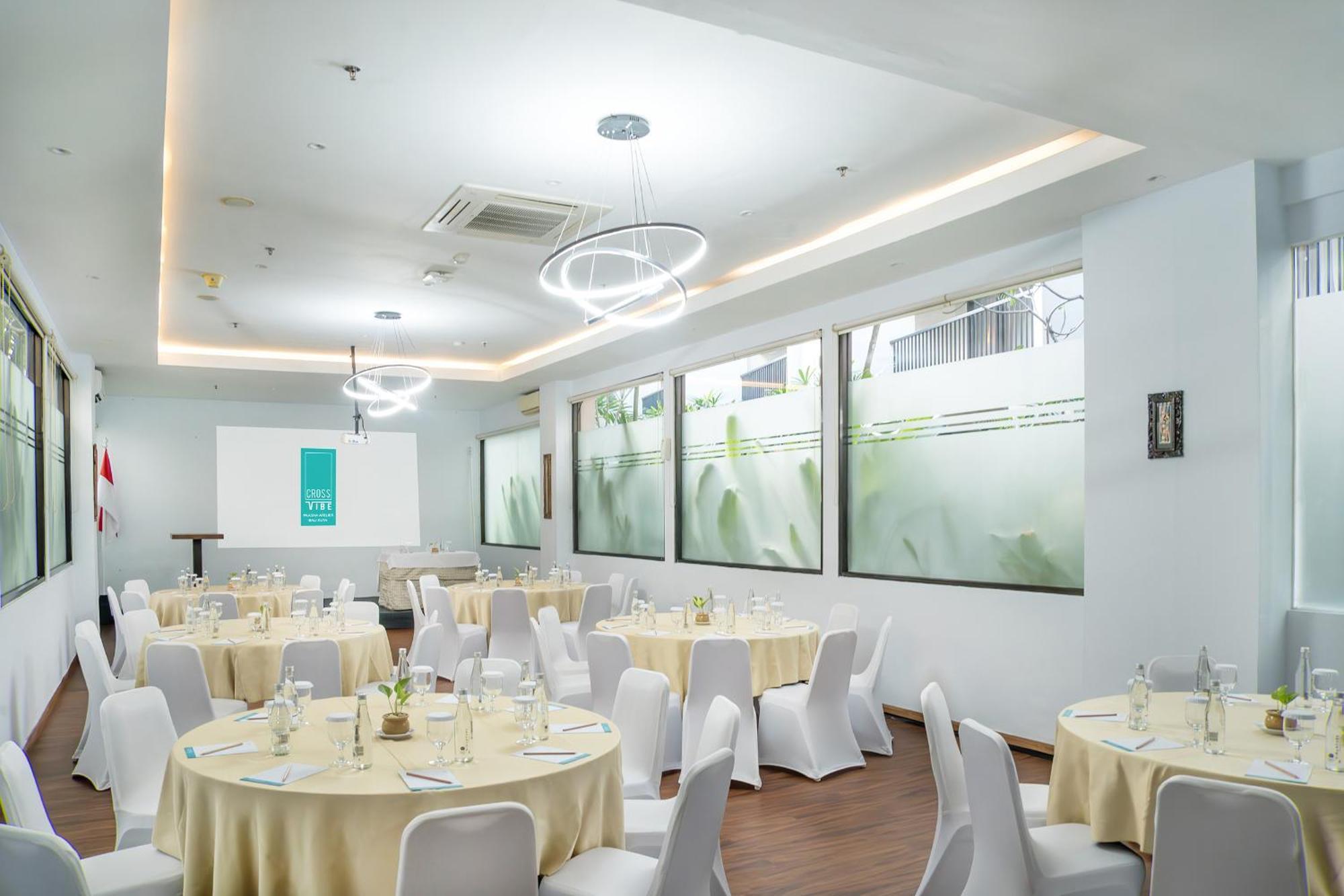 Отель Cross Vibe Paasha Atelier Bali Kuta Кута Экстерьер фото