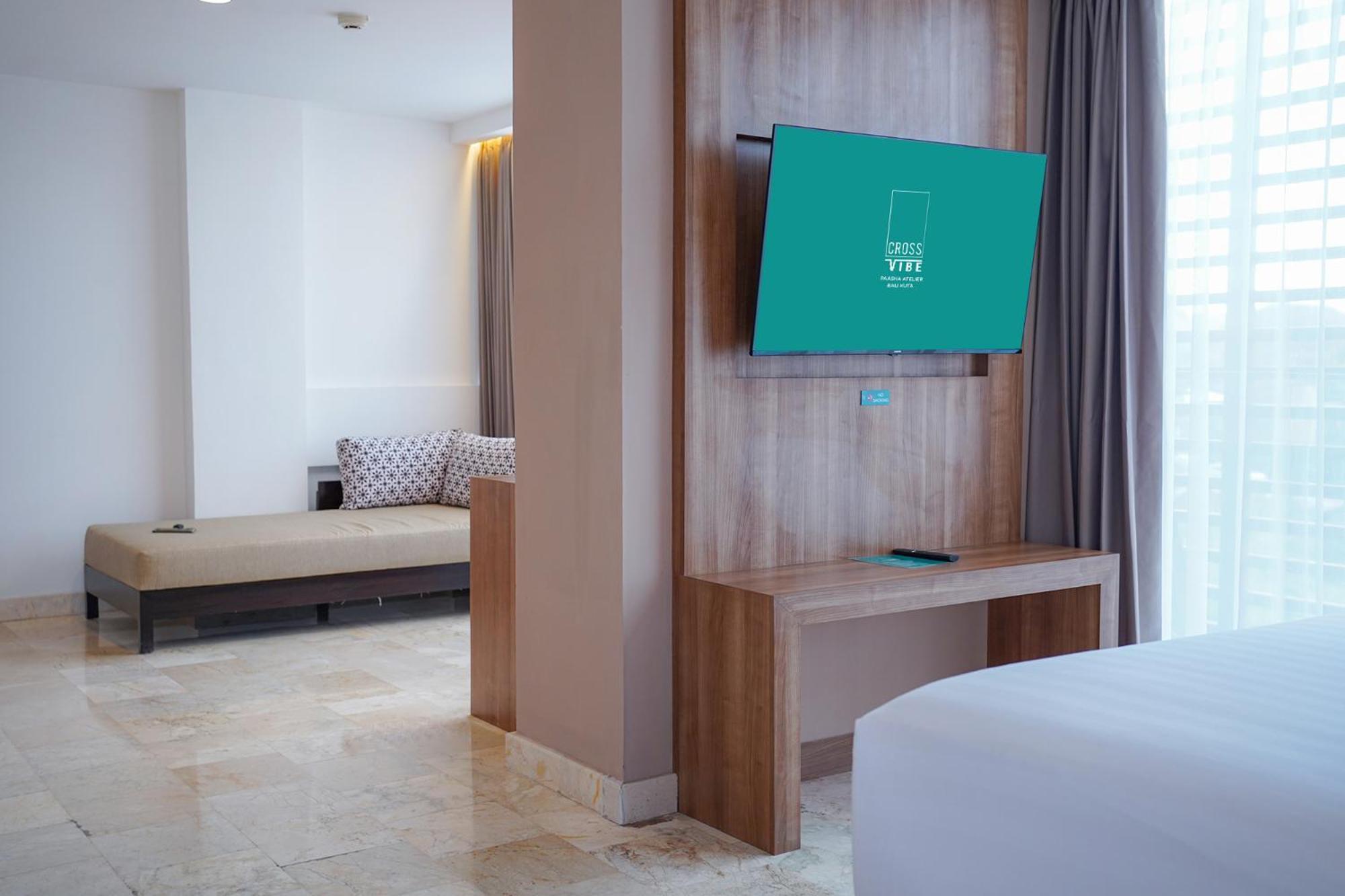 Отель Cross Vibe Paasha Atelier Bali Kuta Кута Экстерьер фото