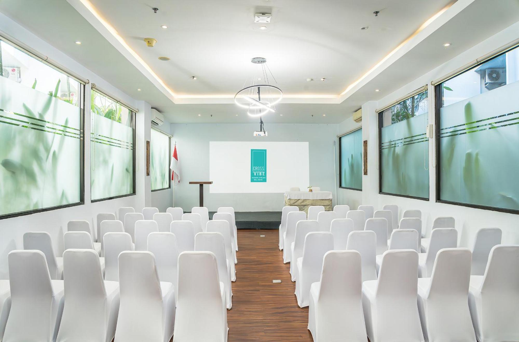 Отель Cross Vibe Paasha Atelier Bali Kuta Кута Экстерьер фото