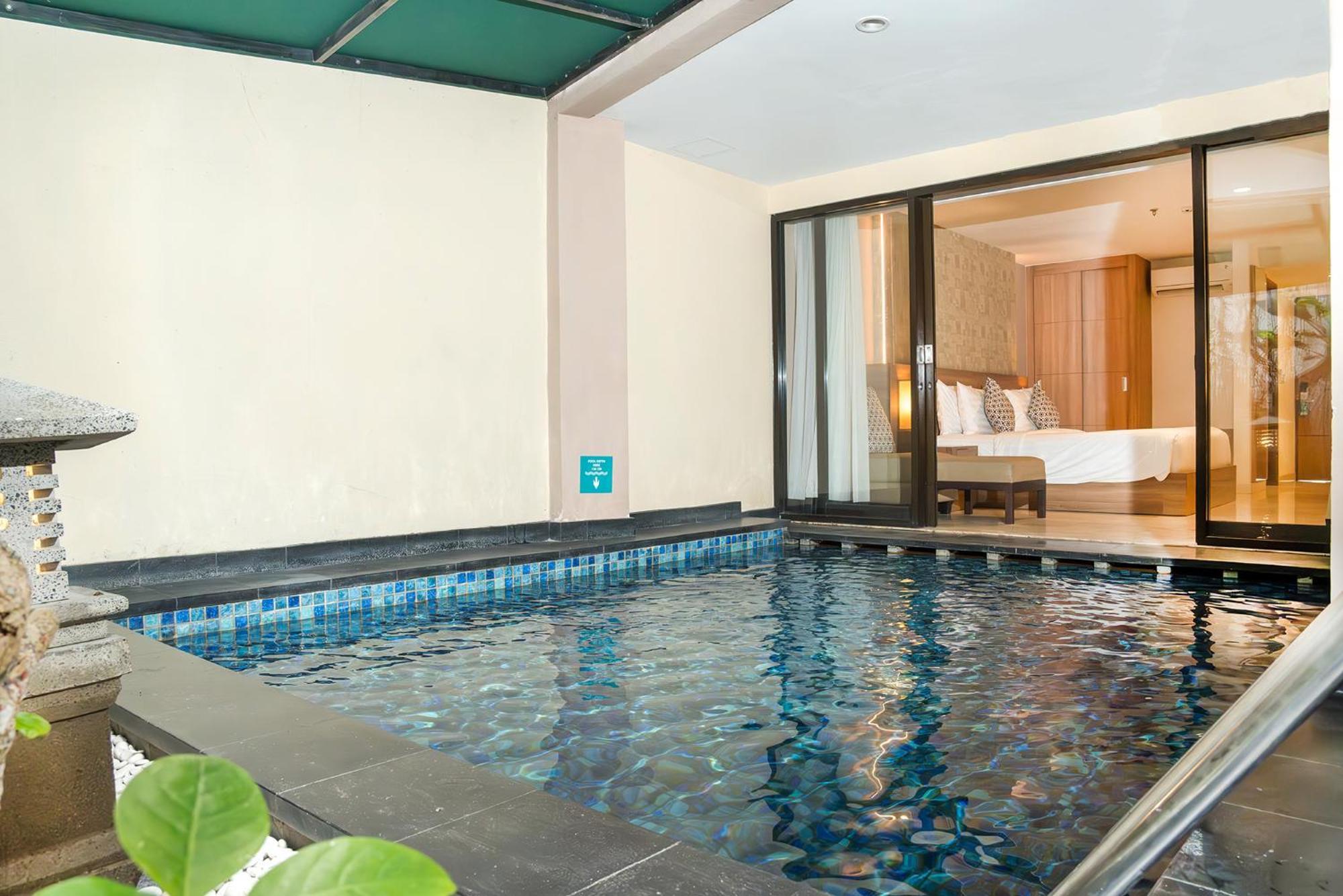 Отель Cross Vibe Paasha Atelier Bali Kuta Кута Экстерьер фото