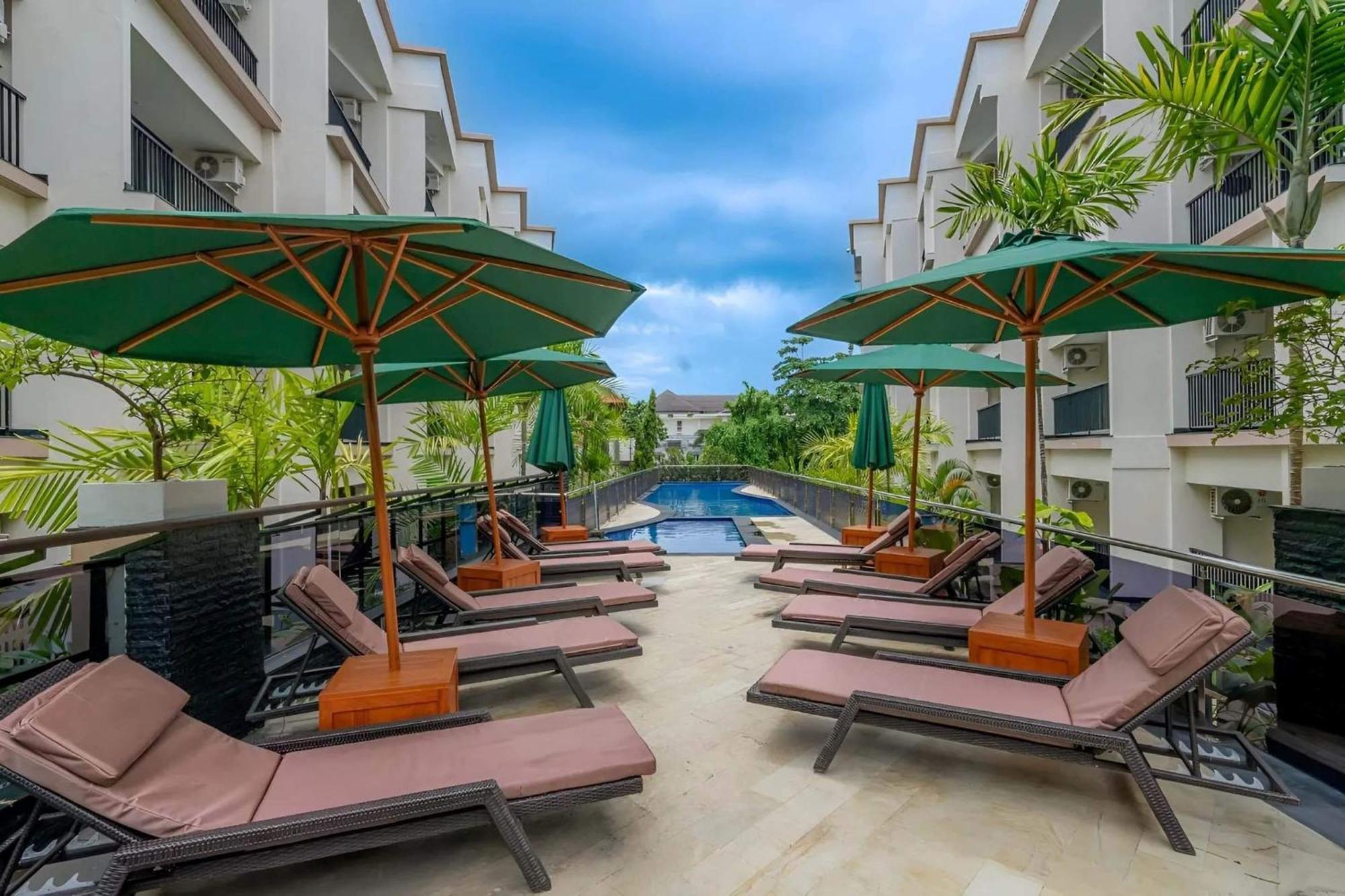 Отель Cross Vibe Paasha Atelier Bali Kuta Кута Экстерьер фото