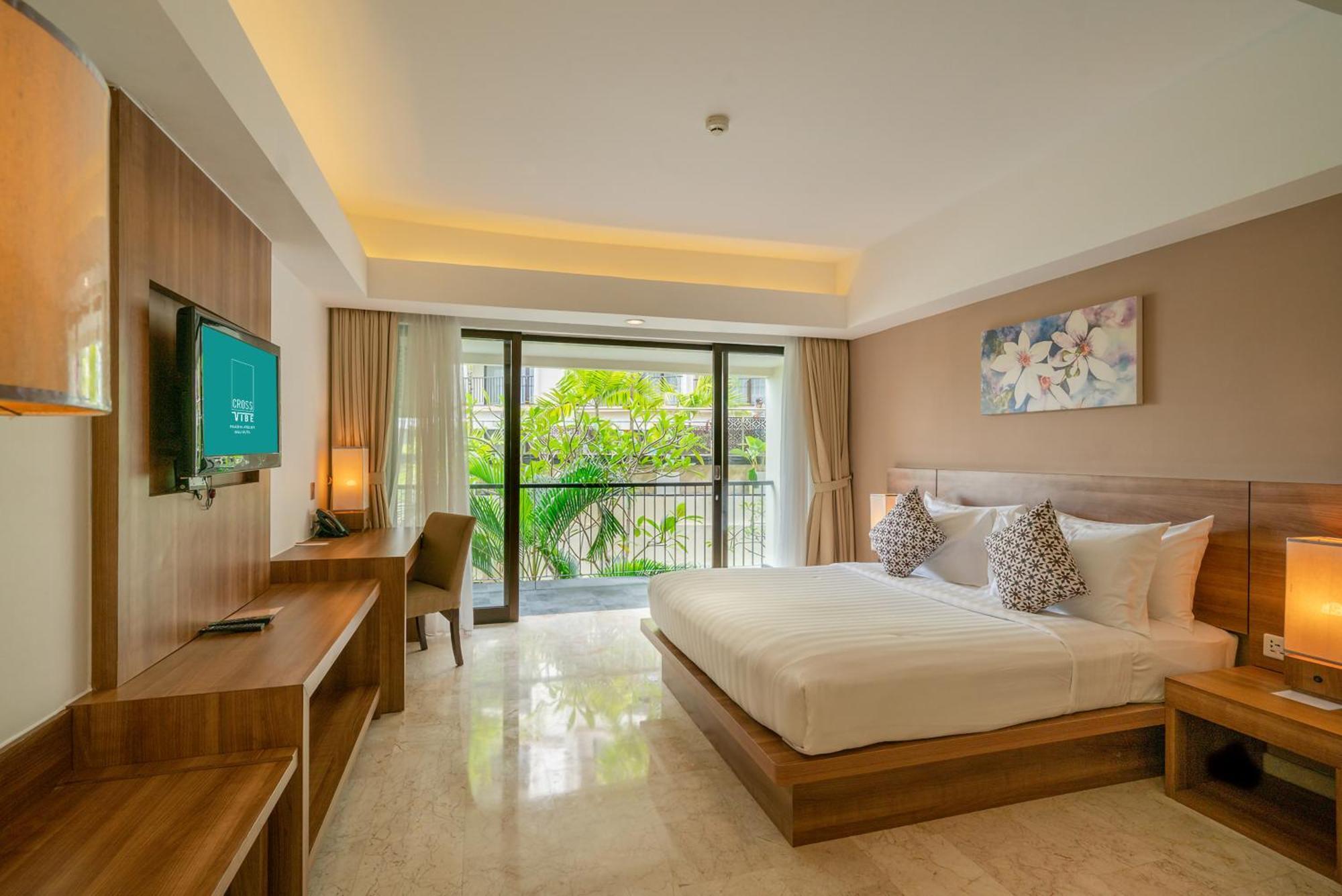 Отель Cross Vibe Paasha Atelier Bali Kuta Кута Экстерьер фото